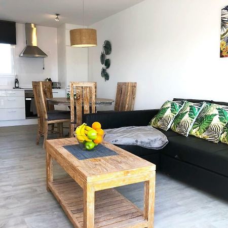 Sea Breeze With Shared Pool And Near The Beach Leilighet Costa Teguise Eksteriør bilde