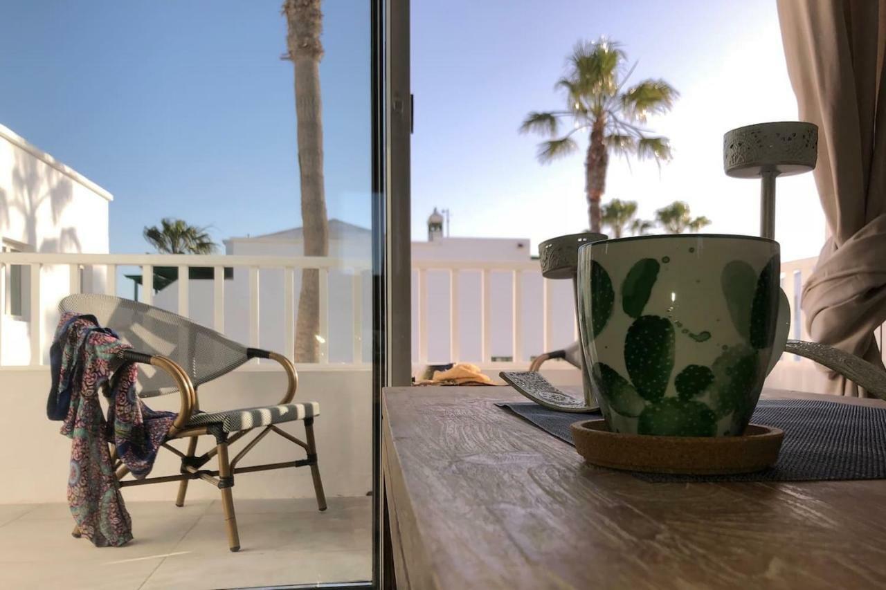 Sea Breeze With Shared Pool And Near The Beach Leilighet Costa Teguise Eksteriør bilde