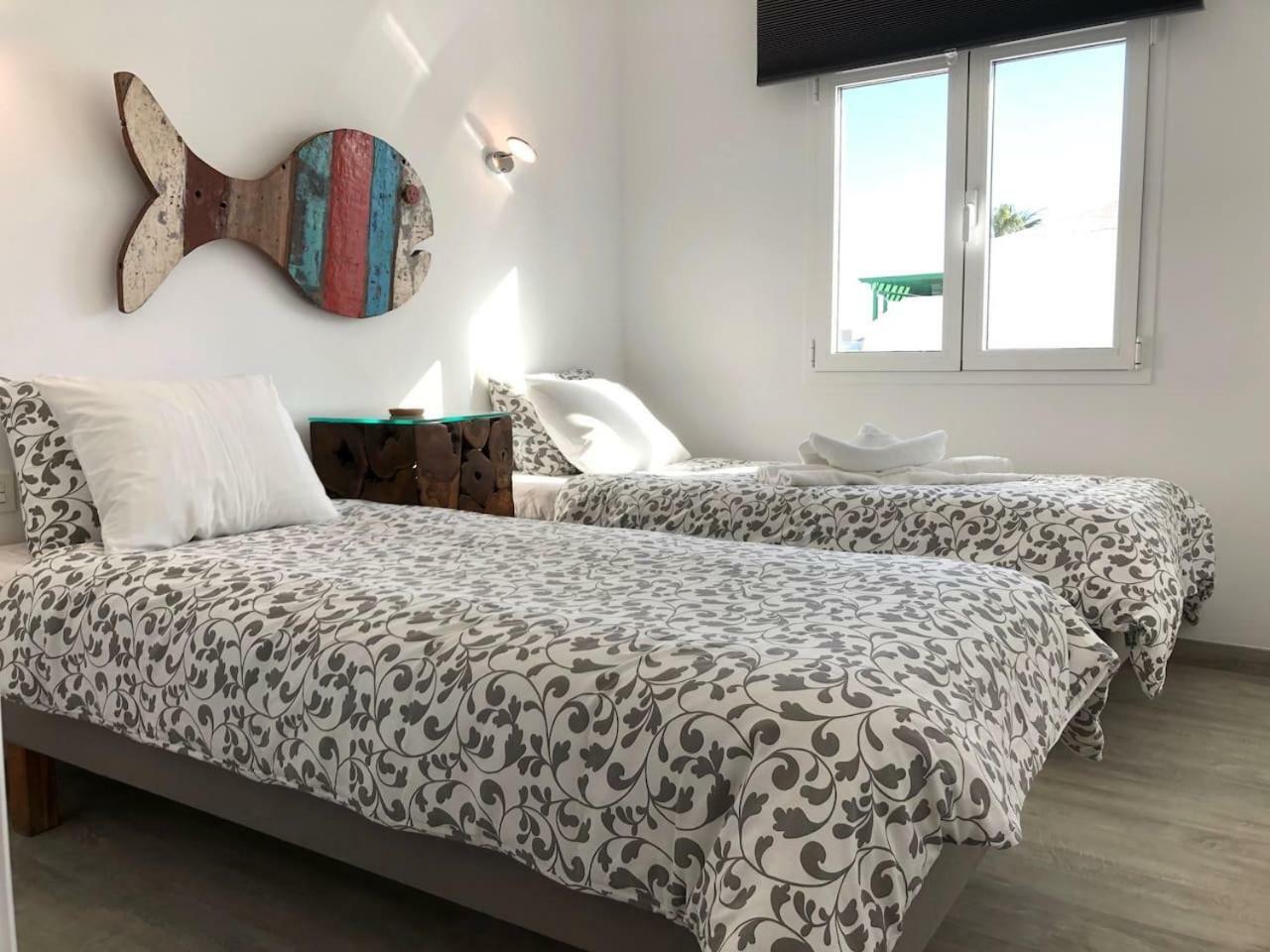 Sea Breeze With Shared Pool And Near The Beach Leilighet Costa Teguise Eksteriør bilde