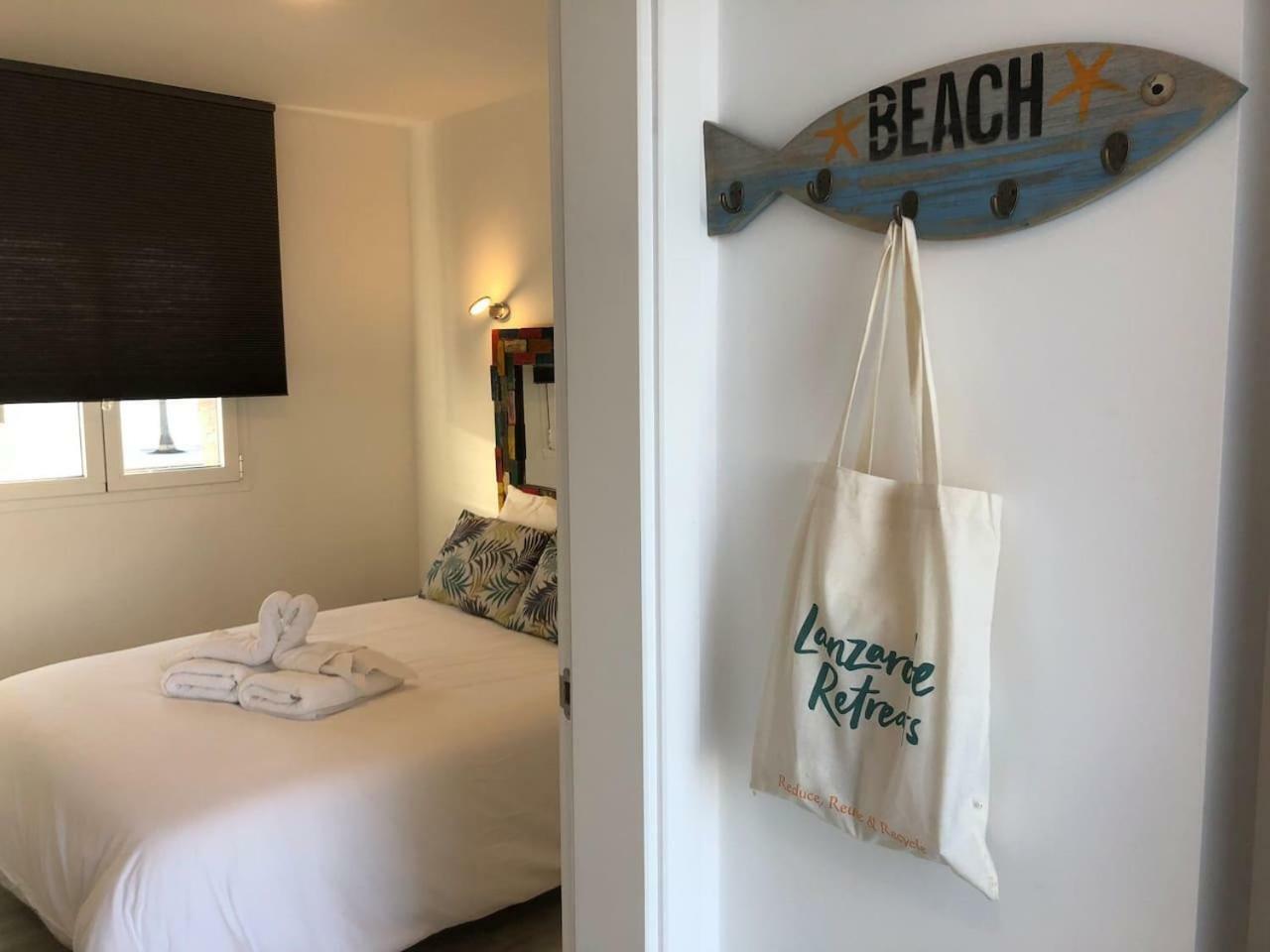 Sea Breeze With Shared Pool And Near The Beach Leilighet Costa Teguise Eksteriør bilde